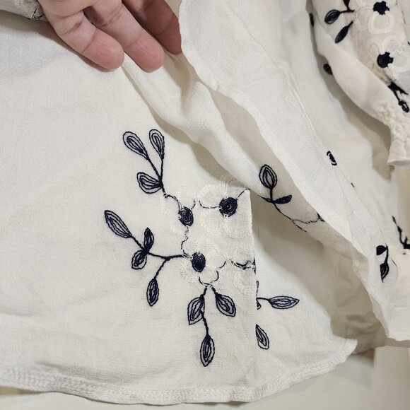 Gorgeous Women's XL Anthropologie Kindred Embroidered White Blue Cotton top - Picture 9 of 16